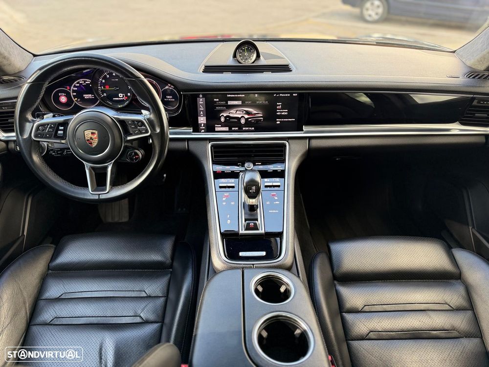 Porsche Panamera 4 E-Hybrid - 31