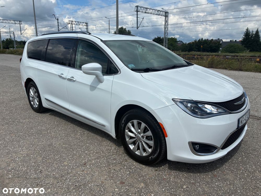 Chrysler Pacifica - 1
