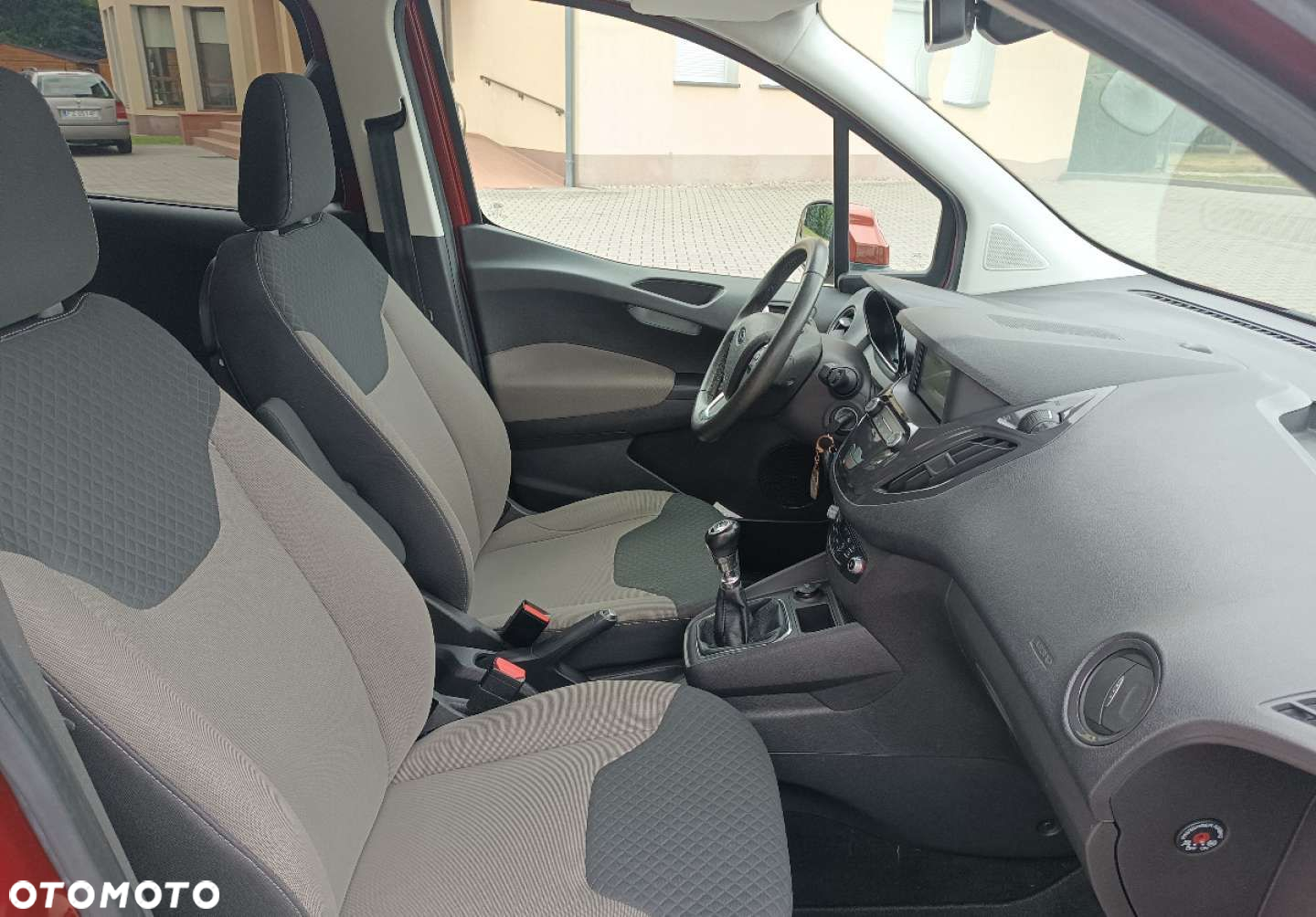 Ford Tourneo Courier - 15