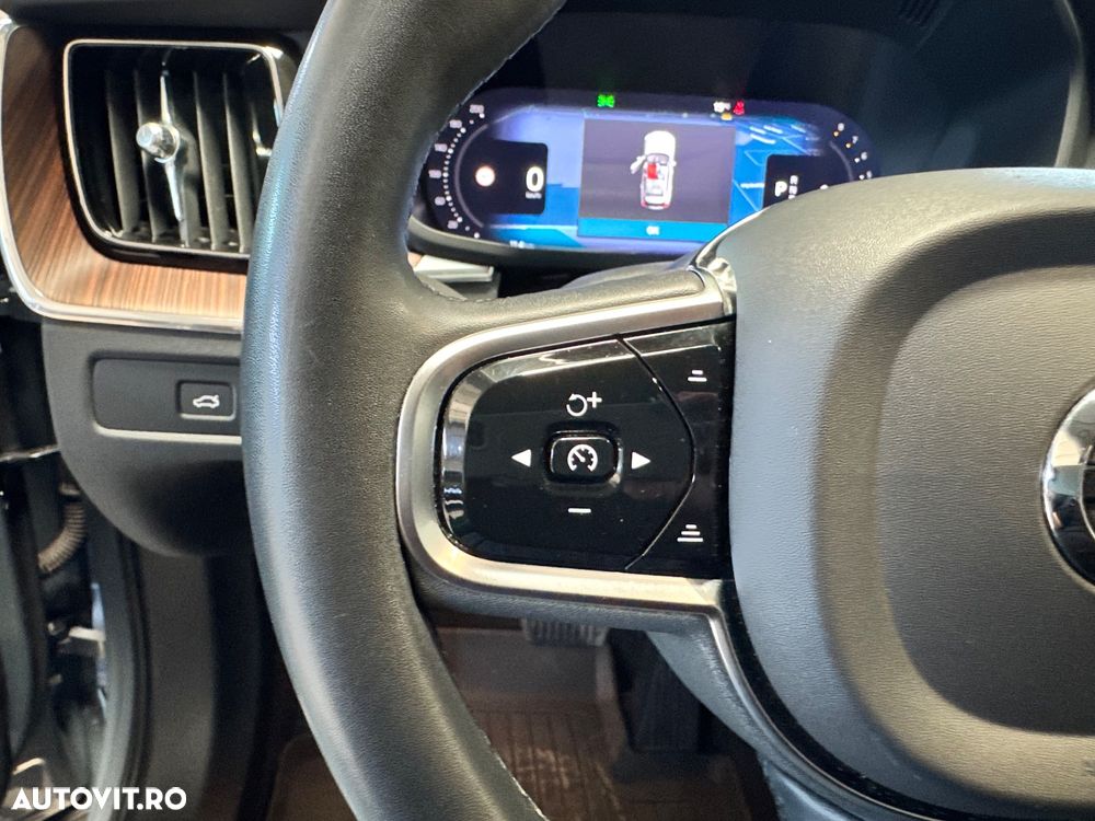 Volvo XC 60 B5 AT AWD MHEV Ultra Black Edition - 15