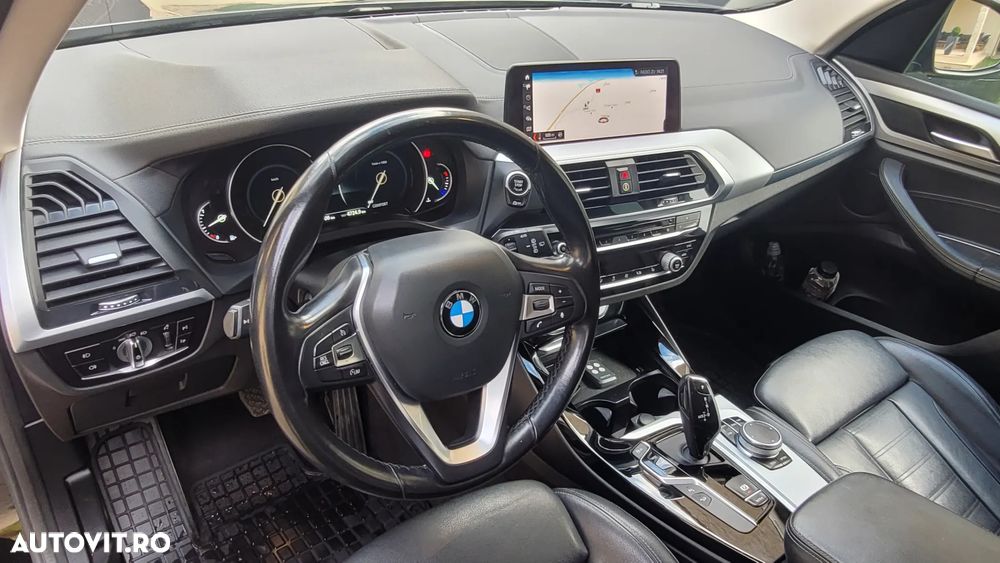 BMW X3 xDrive20i AT - 24
