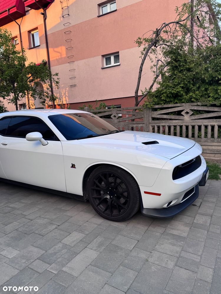 Dodge Challenger - 17