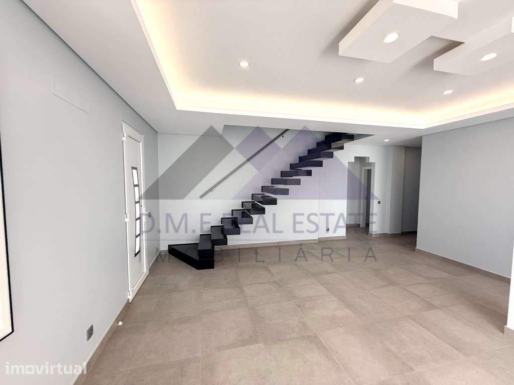 Moradia Moderna T6 em Castro Marim - Conforto, Espaço e Qualidade d... - Grande imagem: 5/43