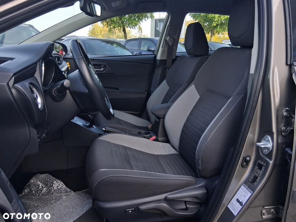 Toyota Auris Hybrid 135 Premium - 13