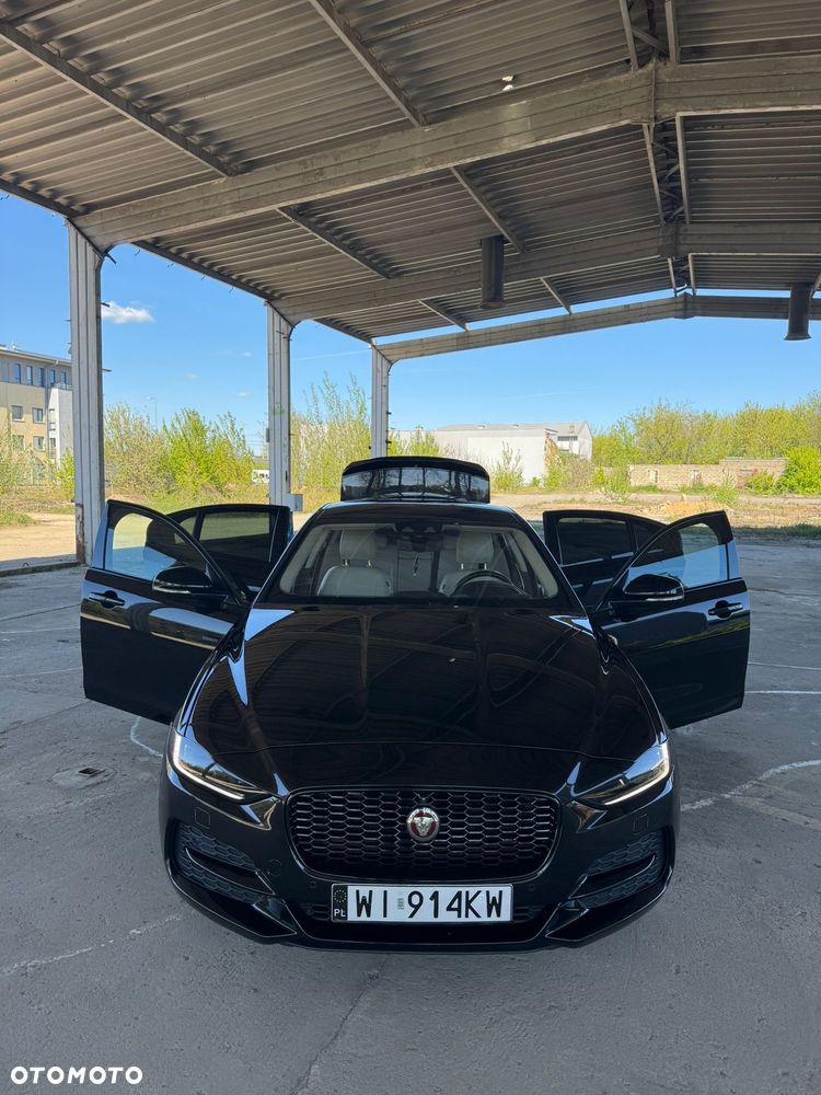 Jaguar XE 2.0 D180 HSE - 28