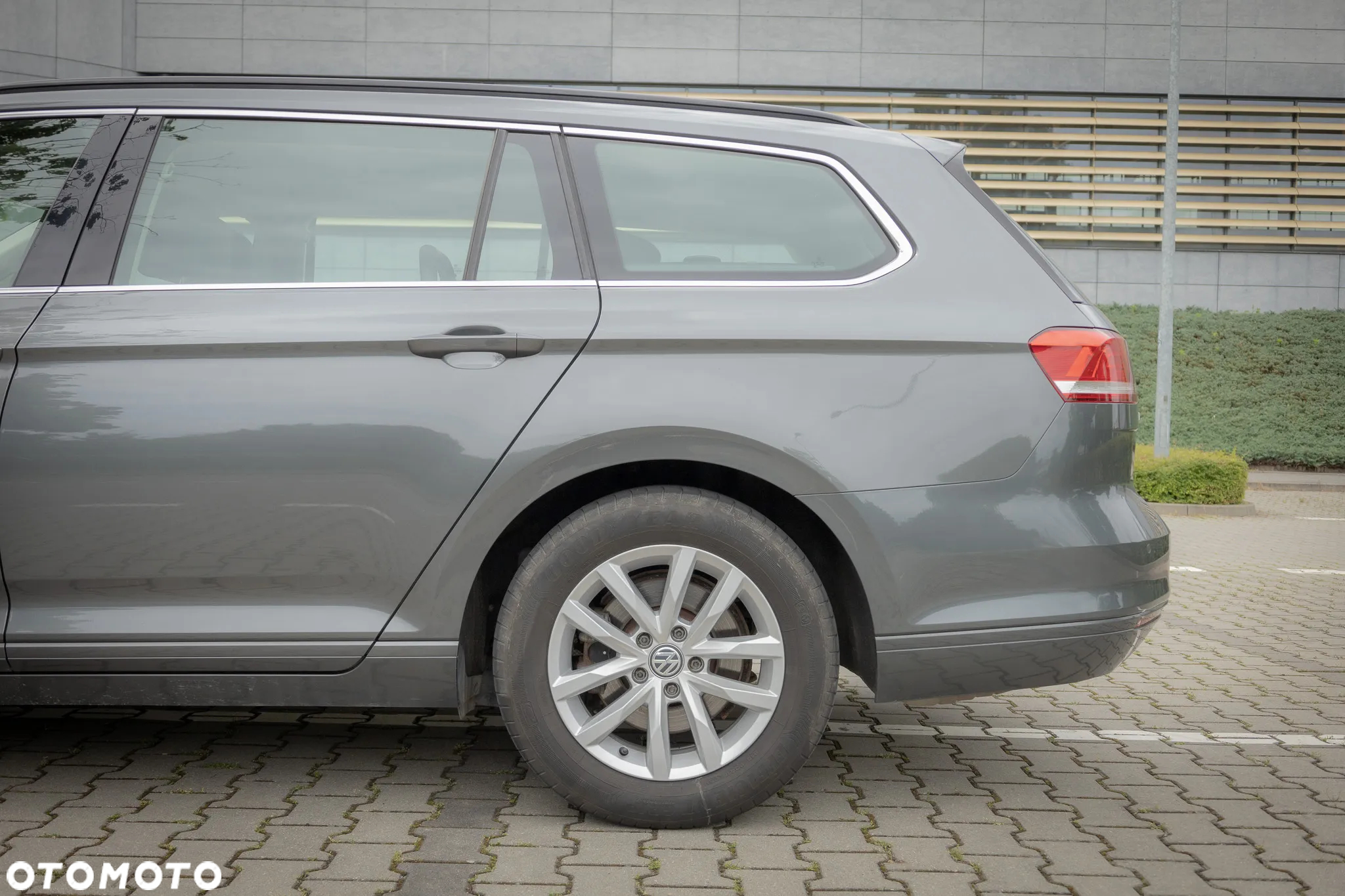 Volkswagen Passat - 11