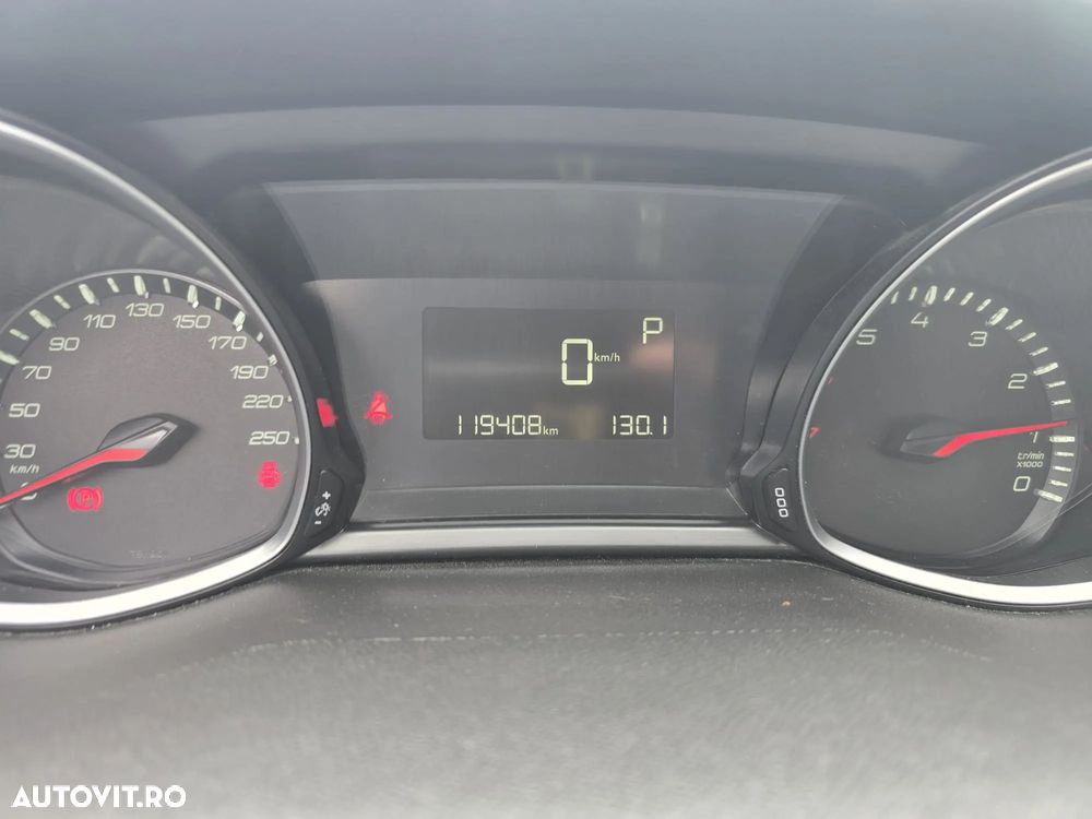 Peugeot 308 1.2 L PureTech Turbo S&S Allure Aut. - 10