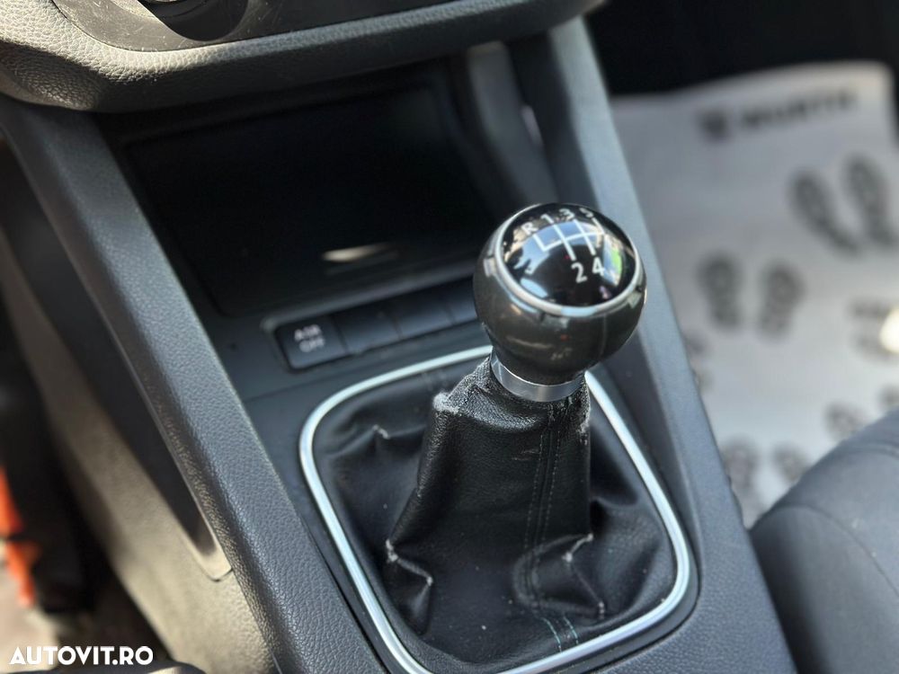 Volkswagen Jetta 1.9 TDI Comfortline - 24