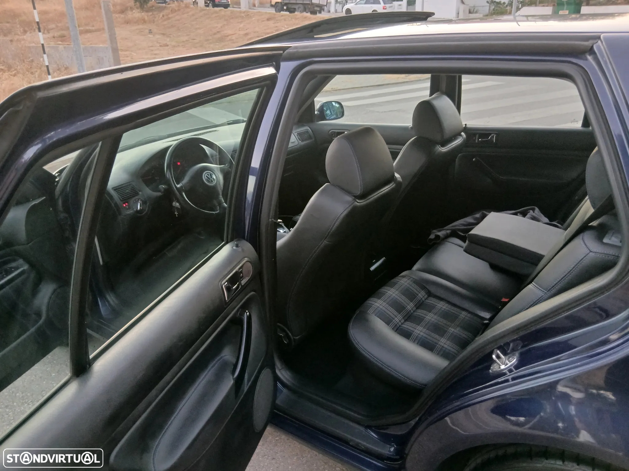 VW Golf 1.9 TDi 25 Anos Aut. - 8