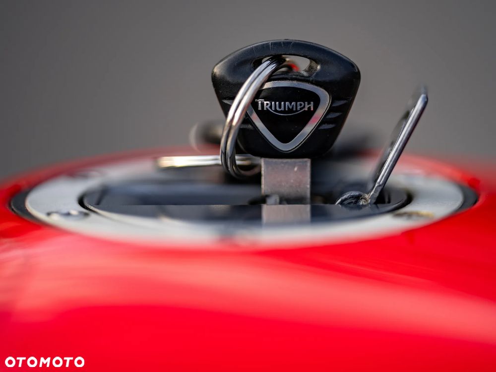 Triumph Street Triple - 9