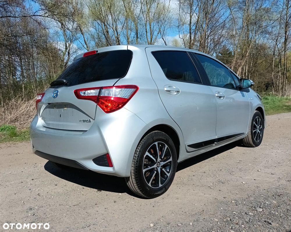 Toyota Yaris Hybrid 100 Active - 35