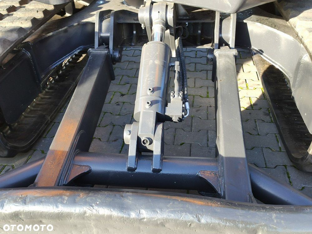 Hyundai ROBEX 80CR-9 2013r 8,3 tony - 13