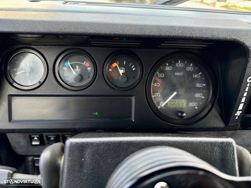 Land Rover Defender 90 2.5 TD5 Metal Top - 18