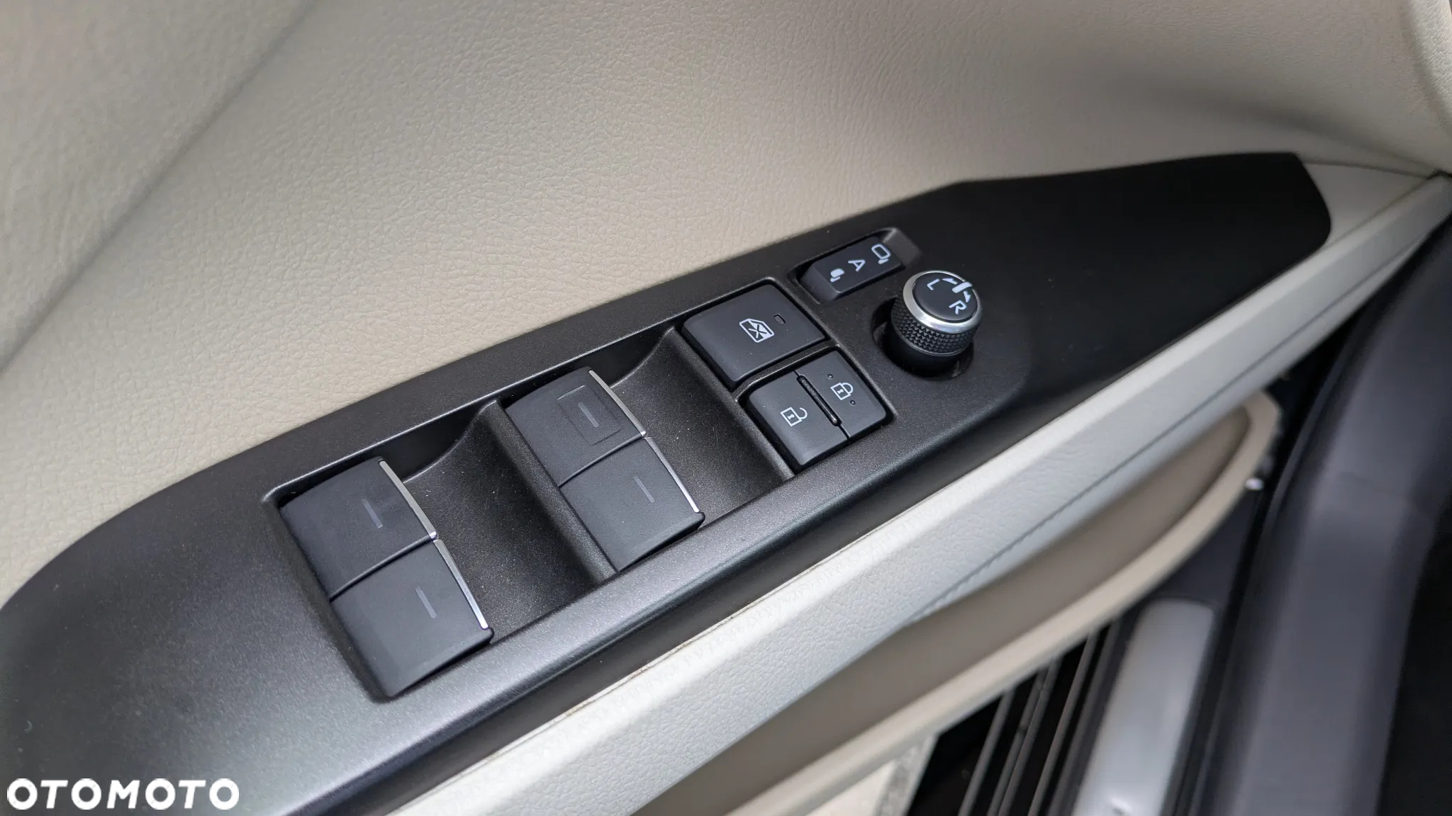 Toyota Camry 2.5 Hybrid Executive CVT - 14