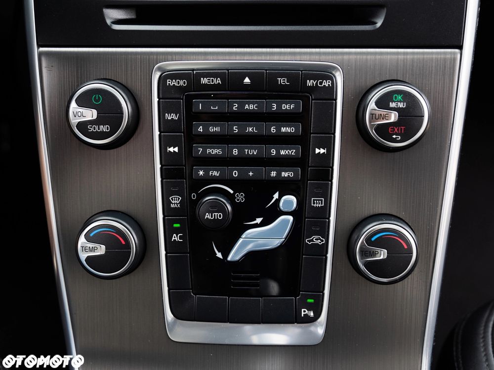 Volvo V60 D4 Momentum - 36
