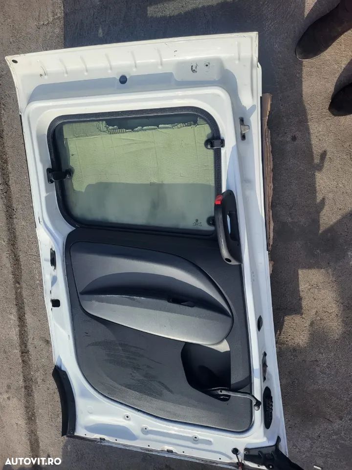Vindem usa stanga culisanta  laterala complecta  pentru Fiat Doblo 2014 - 2