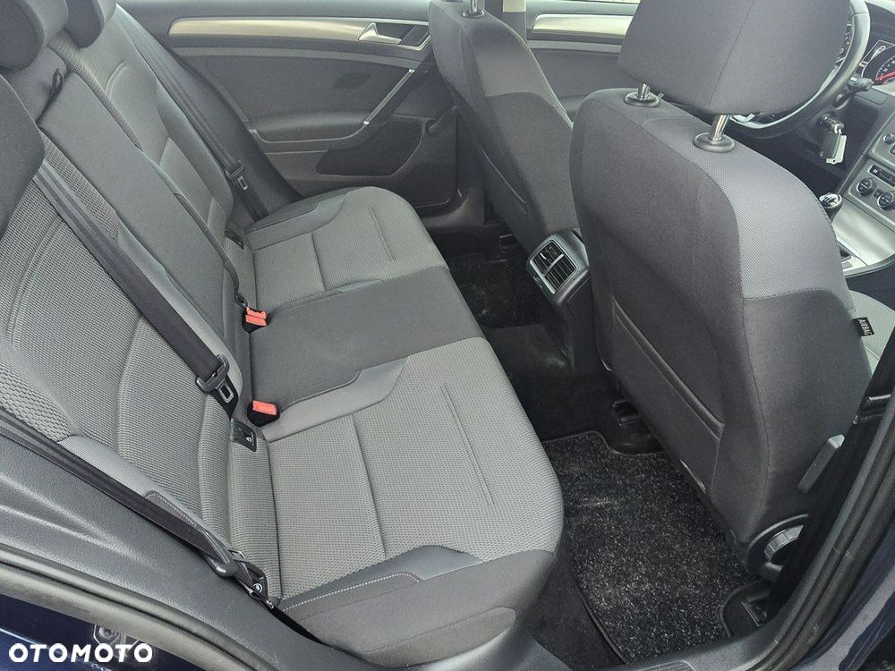 Volkswagen Golf - 24