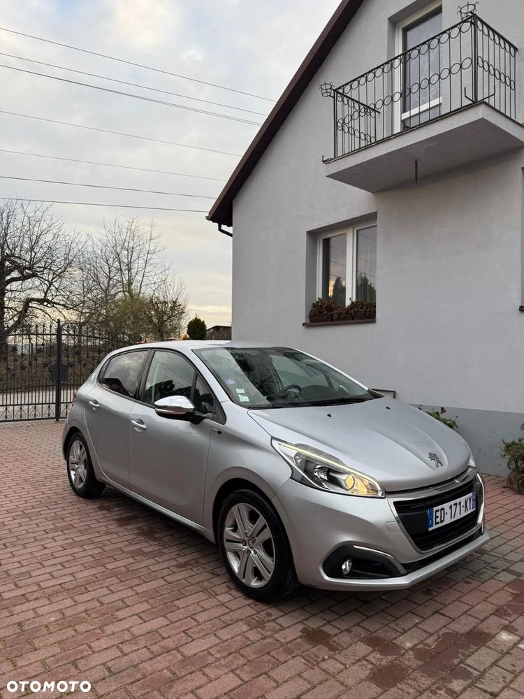 Peugeot 208 PureTech 82 Allure - 1