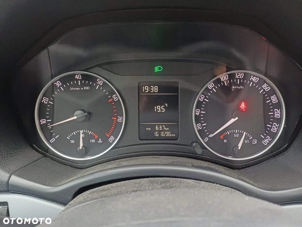 Skoda Octavia 1.6 Ambiente EU5 - 8
