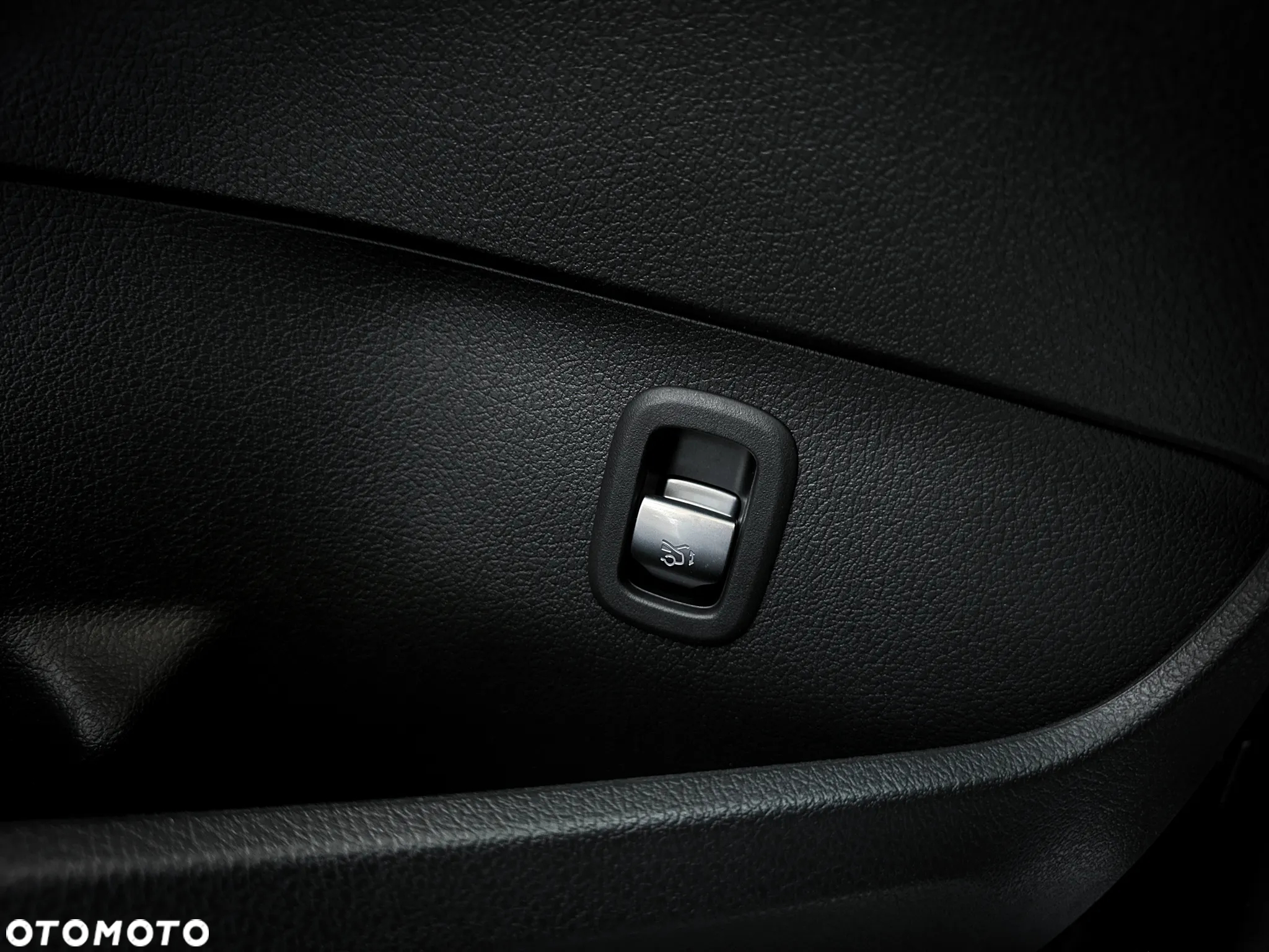 Mercedes-Benz Klasa C 200 4Matic T 9G-TRONIC Edition AMG Line - 40