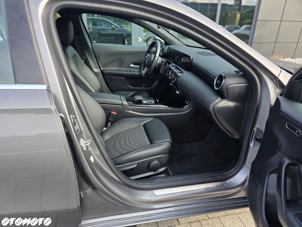 Mercedes-Benz Klasa A 180 Edycja specjalna 7G-DCT - 26