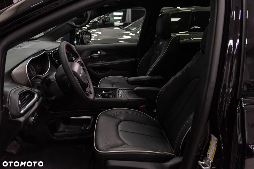 Chrysler Pacifica - 13