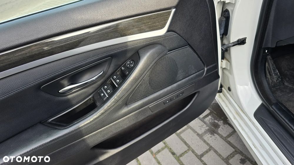 BMW Seria 5 525d - 26