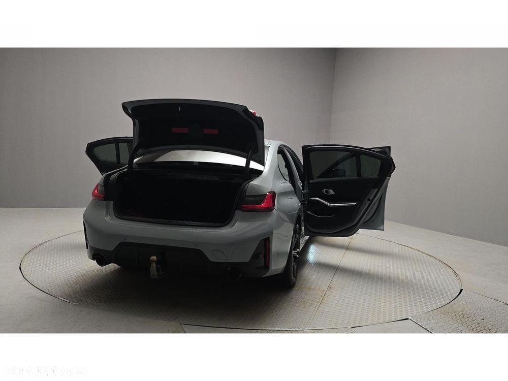 BMW Seria 3 320d xDrive M Sport - 12