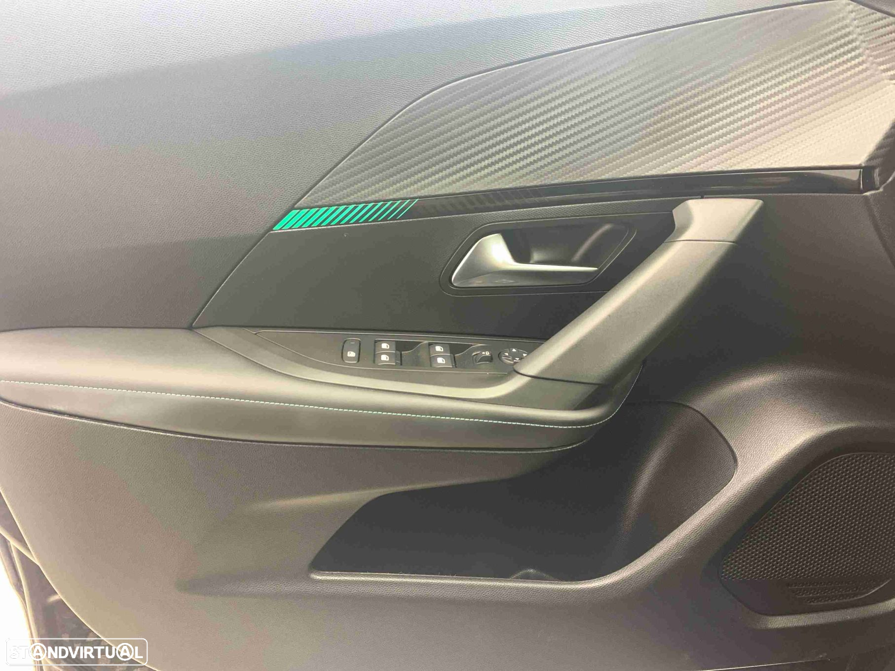 Peugeot 2008 1.2 PureTech Allure EAT8 - 13