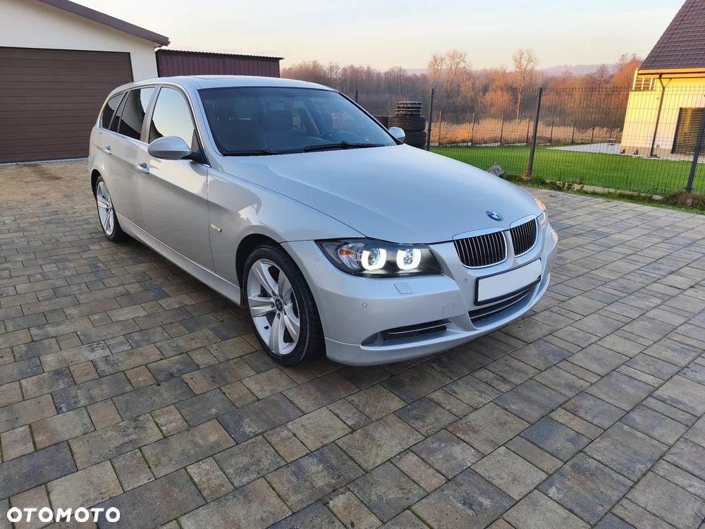 BMW Seria 3 330i - 12