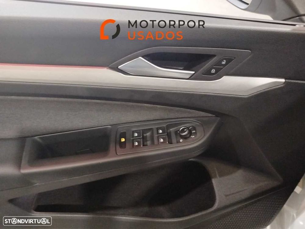 Volkswagen Golf 1.5 TSI Urban — fotografia 12