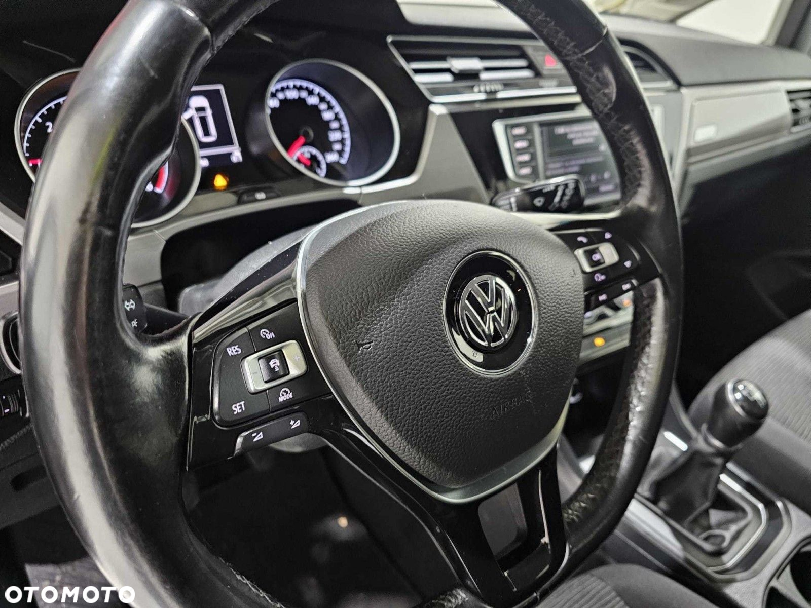 Volkswagen Touran - 10
