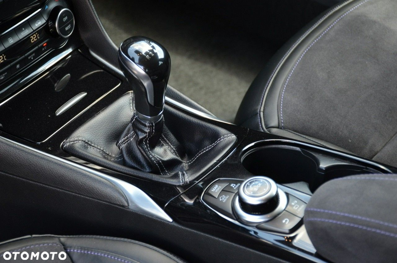 Infiniti Q30 - 9