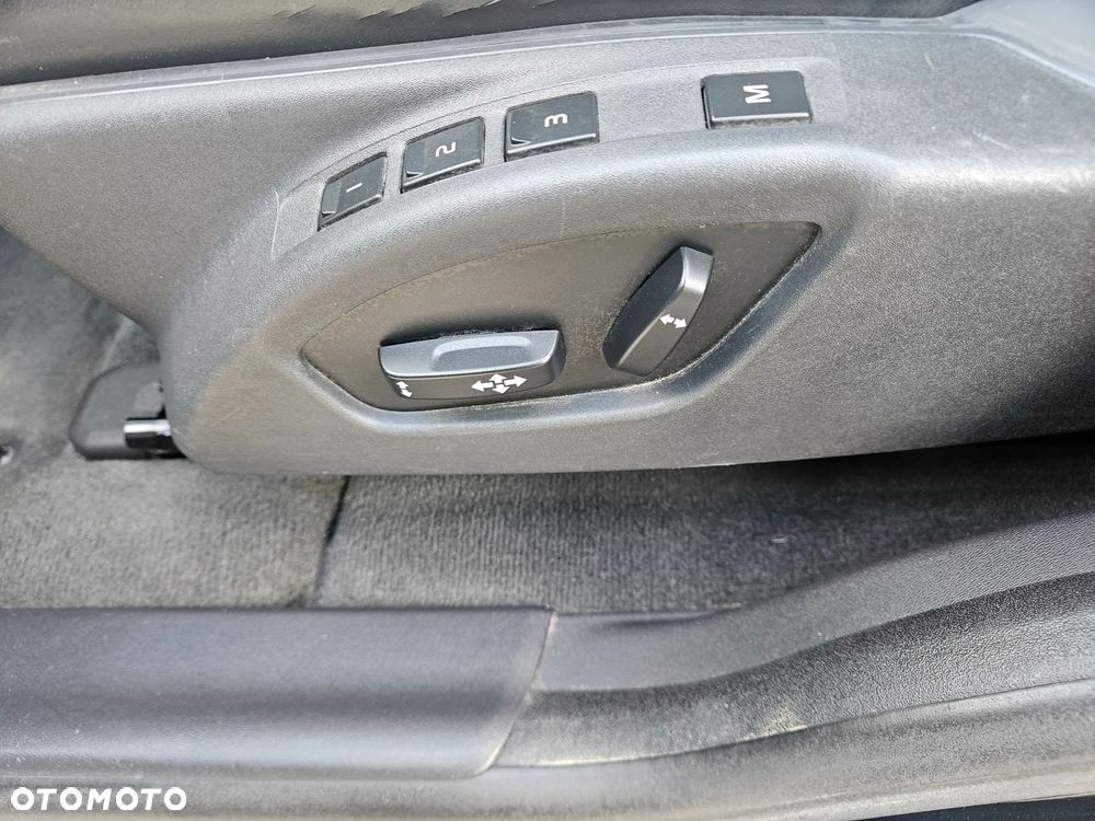 Volvo XC 60 2.4D AWD RDesign - 24