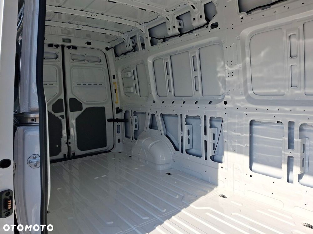 Volkswagen Crafter - 12