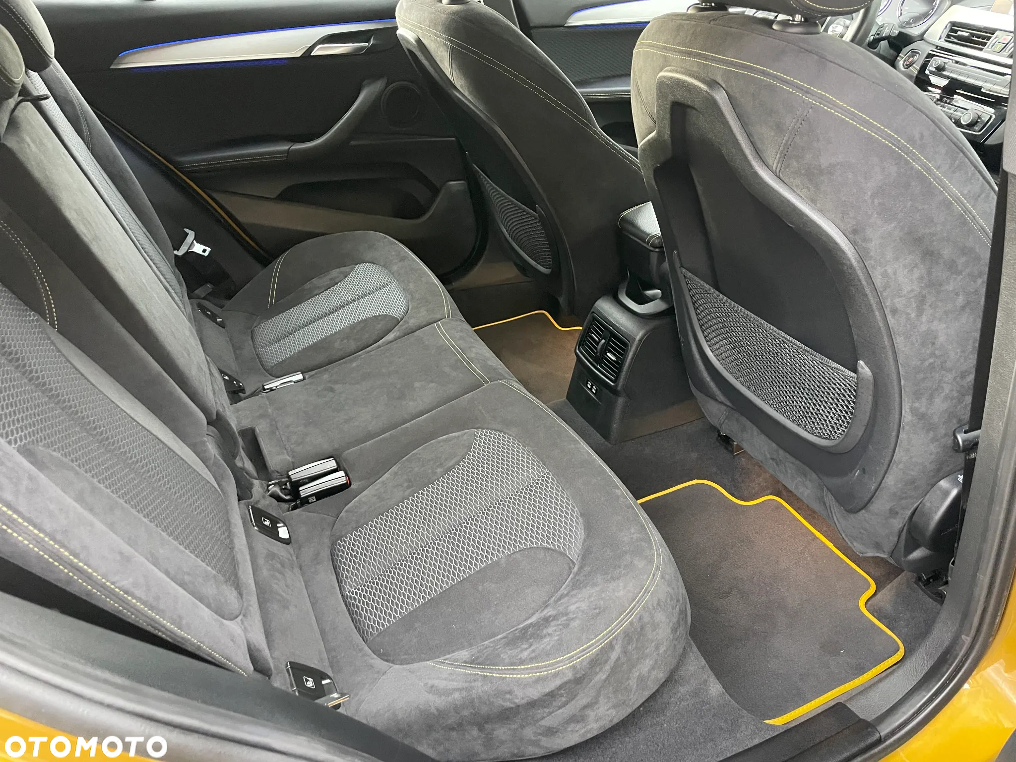 BMW X2 sDrive18i Advantage Plus - 20