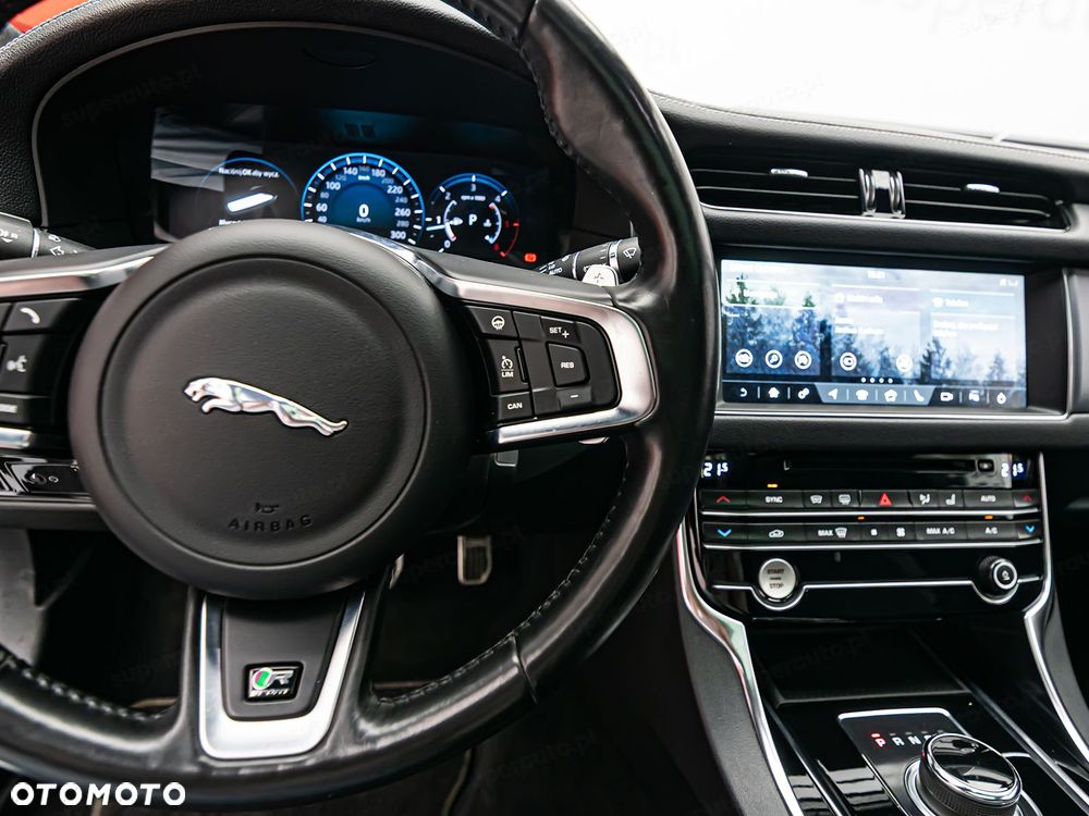 Jaguar XF 2.0 i4D AWD R-Sport - 18
