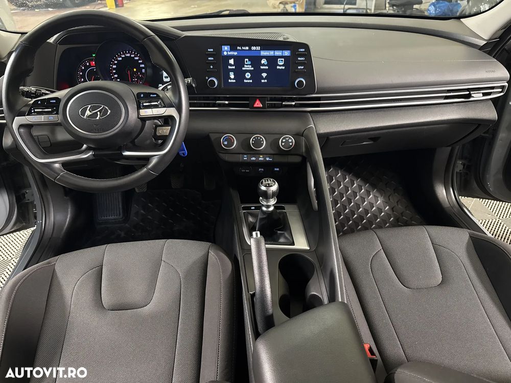 Hyundai Elantra - 10