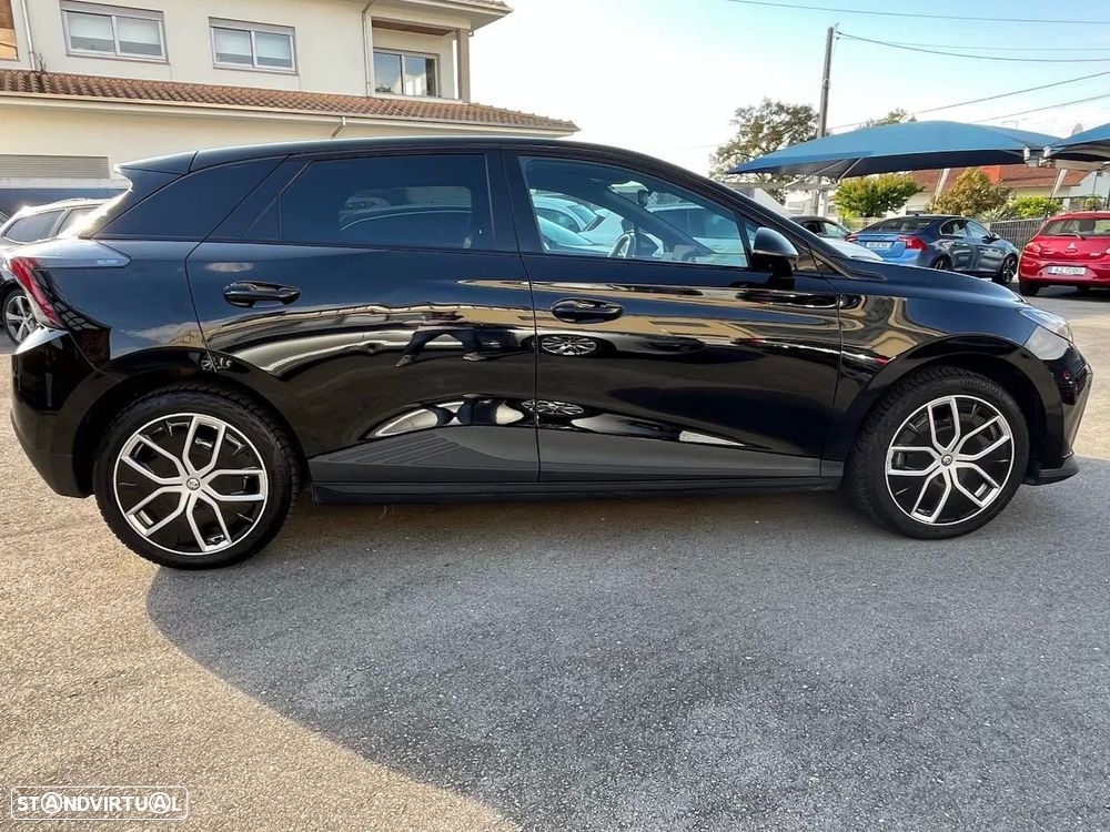 MG MG4 64 kWh Luxury - 4