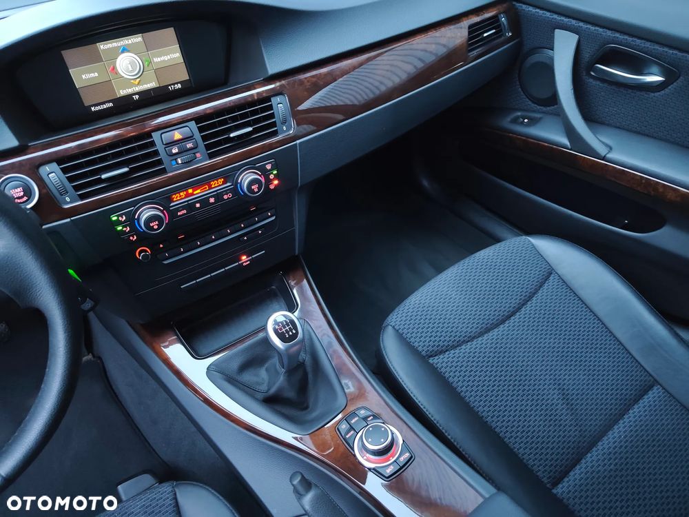 BMW Seria 3 318i Edition Exclusive - 32