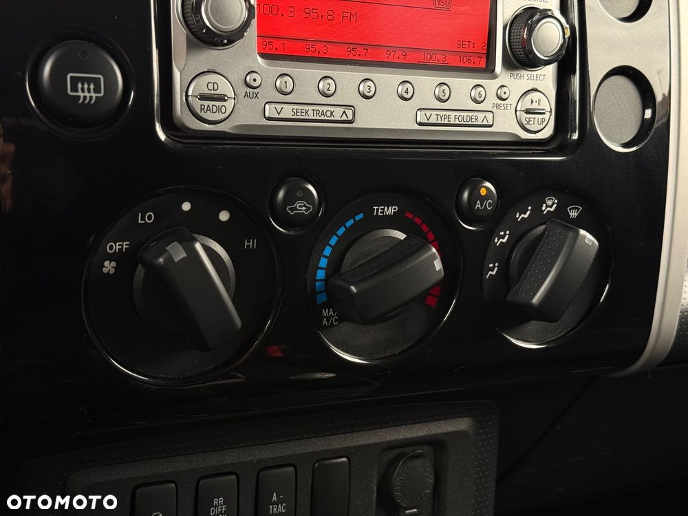 Toyota FJ 2011