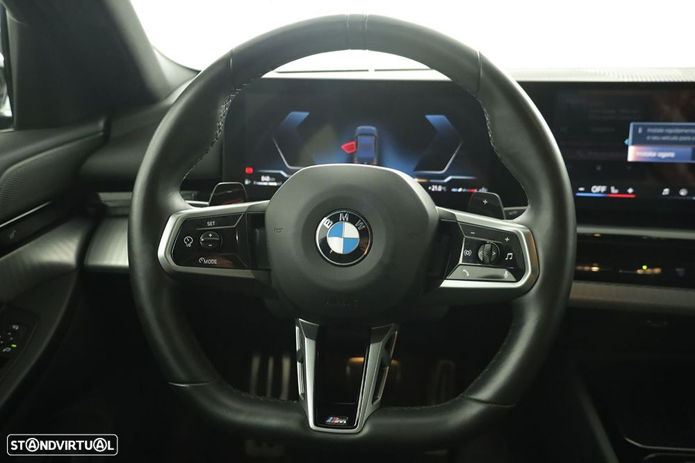 BMW 520 d Pack Desportivo M - 14