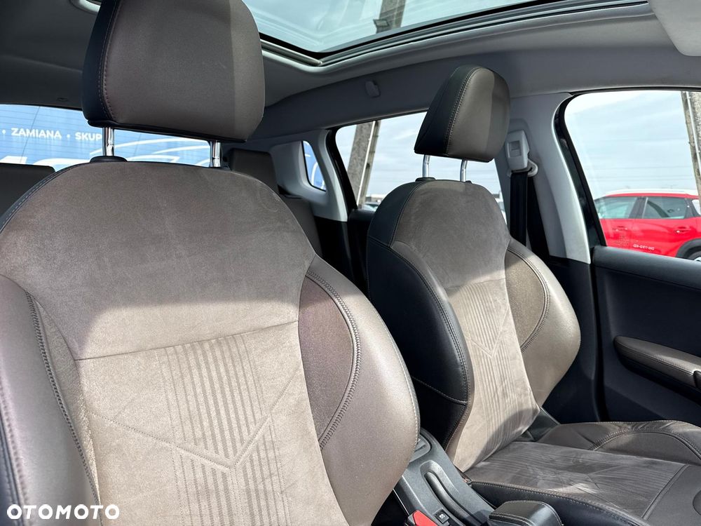 Peugeot 2008 1.6 e-HDi Allure S&S - 17