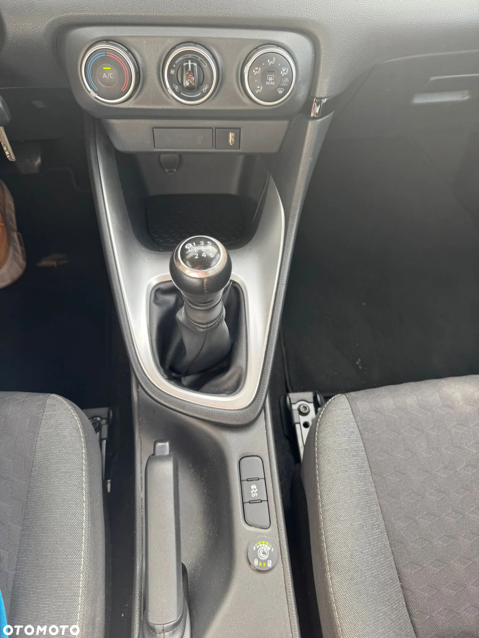 Toyota Yaris 1.5 Comfort - 11