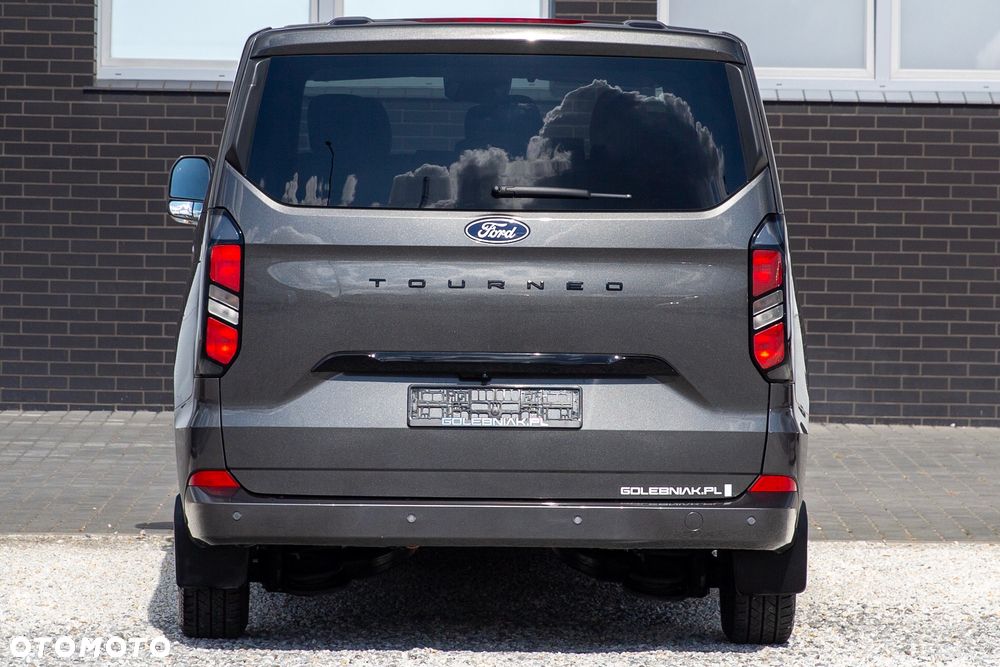 Ford Tourneo Custom - 8