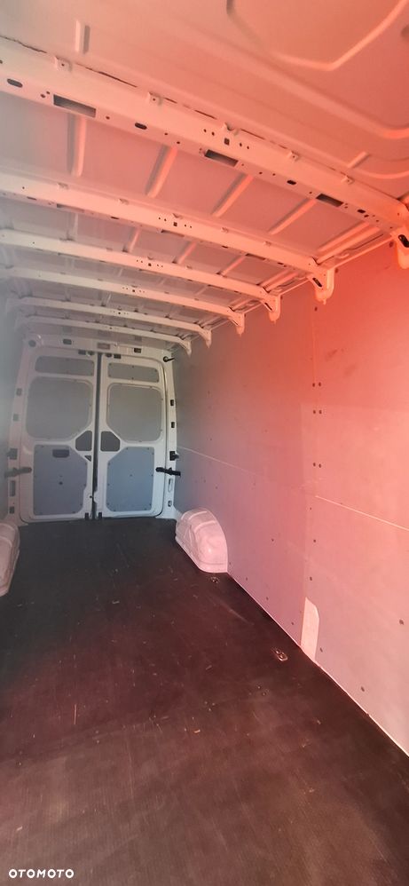 Volkswagen Crafter - 28