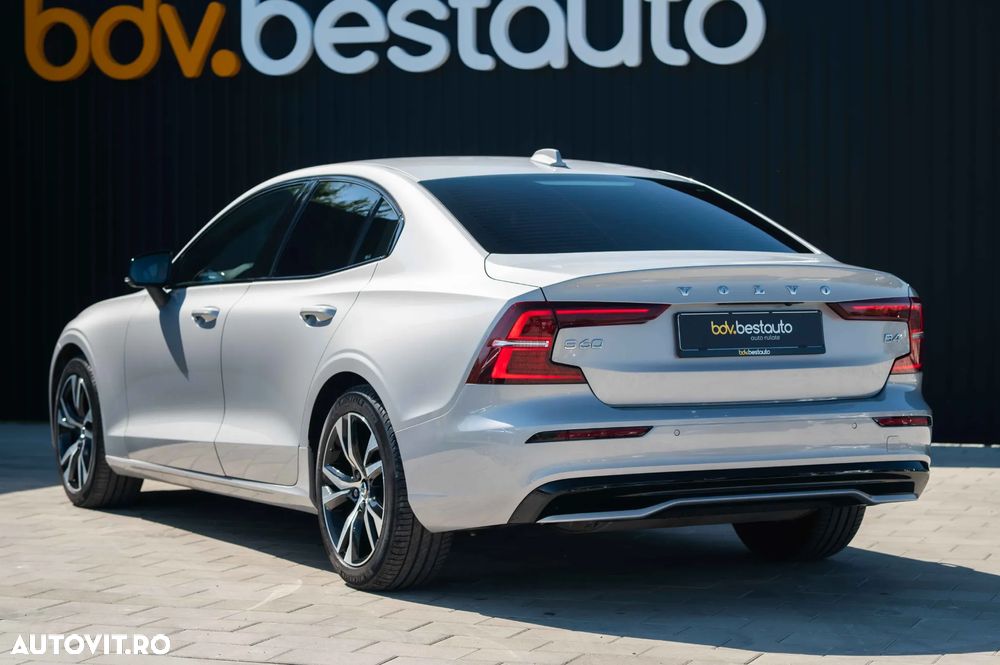 Volvo S60 B4 MHEV AT Plus Dark - 38