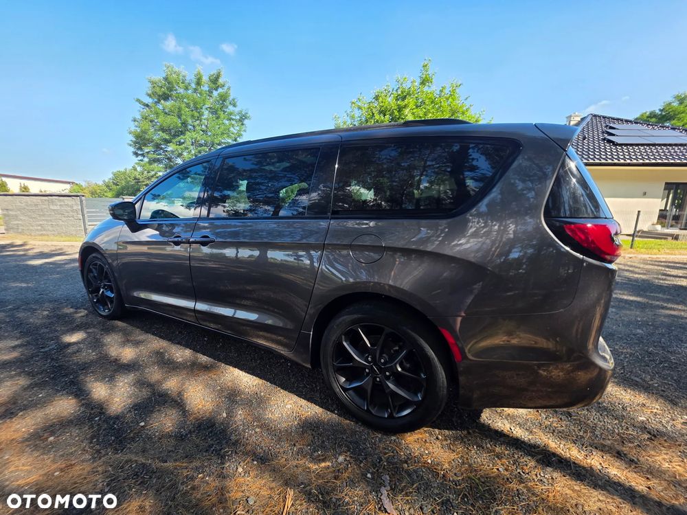 Chrysler Pacifica - 14