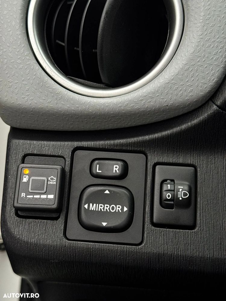 Toyota Yaris 1.5 VVT-i Lounge - 40