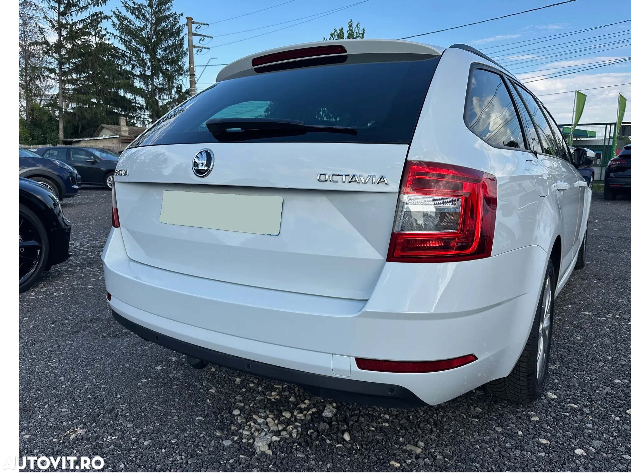 Skoda Octavia Combi 1.6 TDI DSG Style - 4